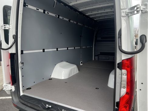 Used 2024 Mercedes-Benz Sprinter 4500 image 15