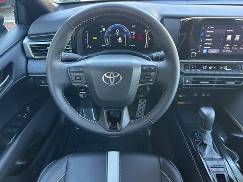 Certified 2025 Toyota Camry SE w/ Convenience Package image 17