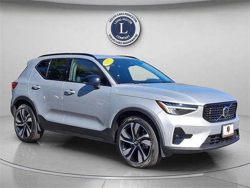 Certified 2025 Volvo XC40 B5 Plus image 1