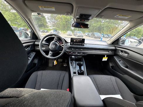Used 2025 Honda Accord SE image 5