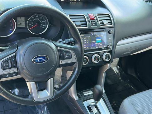Used 2017 Subaru Forester 2.5i Premium w/ All-Weather Package AWD/4WD image 10