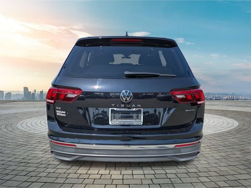 Used 2022 Volkswagen Tiguan SE w/ Panoramic Sunroof Package AWD/4WD image 6
