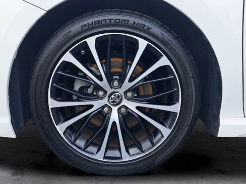 Used 2019 Toyota Camry SE w/ Carpet Mat Package FWD image 28