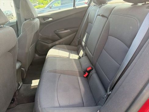 Used 2018 Chevrolet Cruze LT w/ Convenience Package FWD image 9