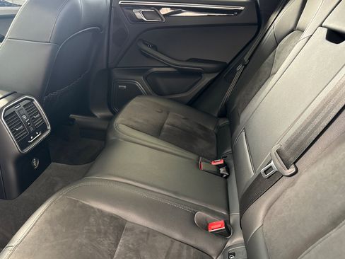 Used 2018 Porsche Macan Sport Edition AWD/4WD image 15