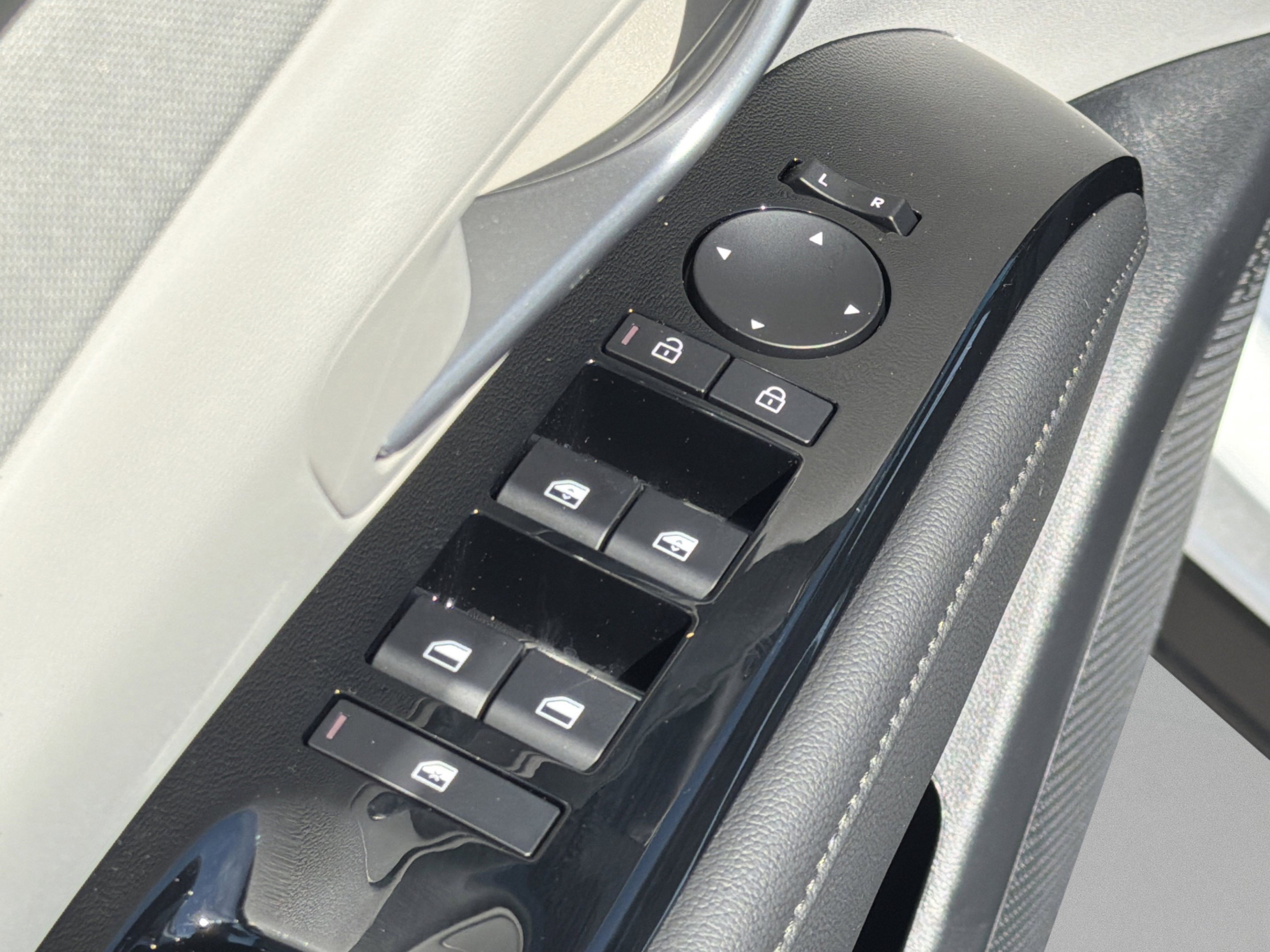 New 2026 Hyundai Tucson Limited FWD image 29