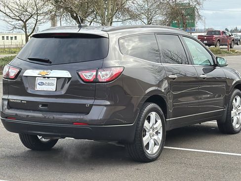 Used 2017 Chevrolet Traverse LT w/ Traveler's Package image 4