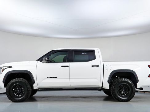 Used 2022 Toyota Tundra SR5 w/ SR5 Convenience Package image 9