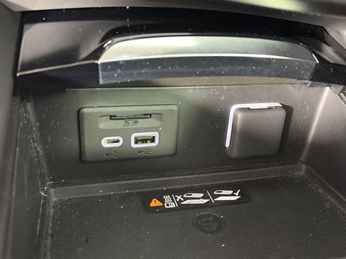 Used 2023 Buick Envision Avenir image 29