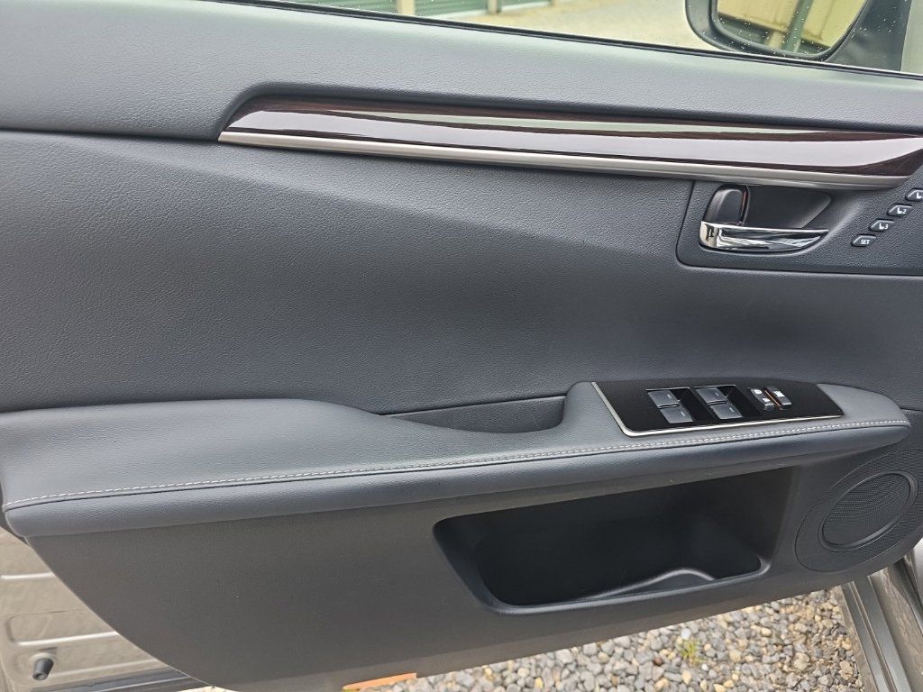 Used 2018 Lexus ES 300h FWD image 14