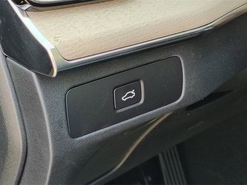 New 2026 Volvo XC90 B6 Plus w/ Protection Package Premier image 13