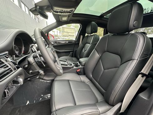 Used 2026 Porsche Macan Turbo AWD/4WD image 5