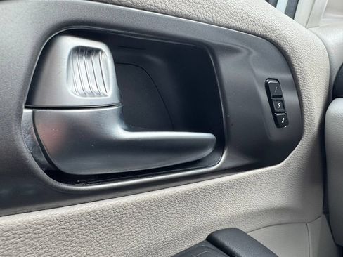 Used 2023 Chrysler Pacifica Touring-L FWD image 30