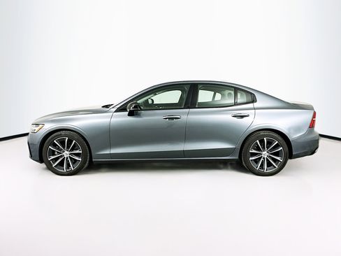 Used 2021 Volvo S60 T5 Momentum w/ Premium Package image 4