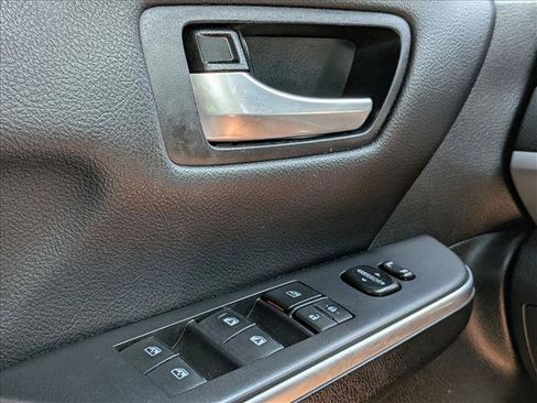 Used 2017 Toyota Camry SE FWD image 3