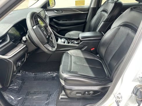 Used 2023 Jeep Grand Cherokee L Limited w/ Black Appearance Package AWD/4WD image 29