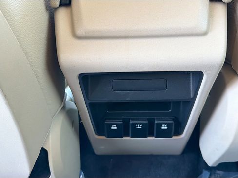 Used 2017 Land Rover Discovery Sport HSE image 19