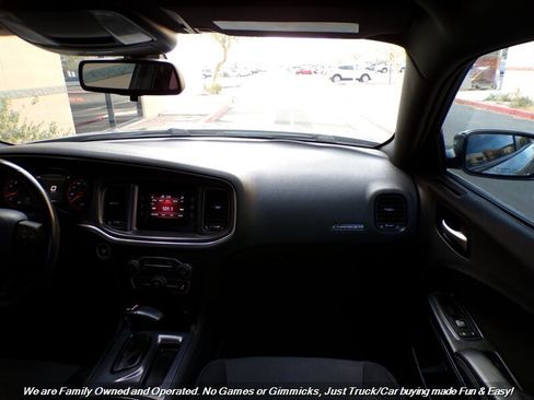 Used 2017 Dodge Charger SE w/ Blacktop Package image 33