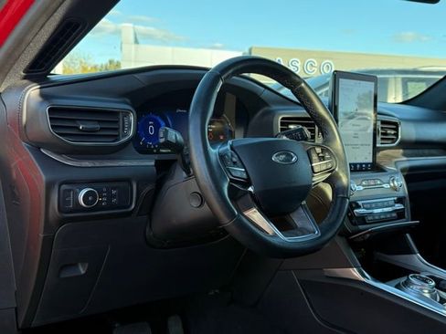 Certified 2020 Ford Explorer Platinum w/ Premium Technology Package image 15