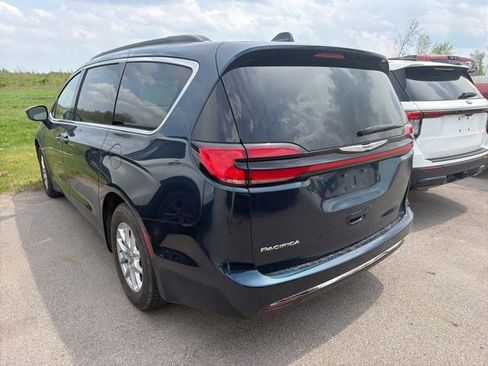 Used 2022 Chrysler Pacifica Touring-L FWD image 12