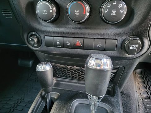 Used 2014 Jeep Wrangler Unlimited Sahara w/ Dual Top Group AWD/4WD image 17