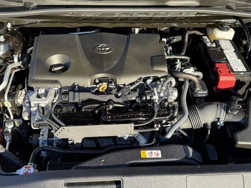 Used 2024 Toyota Camry SE image 28