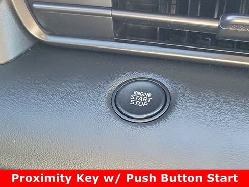 Used 2025 Hyundai Elantra Sport image 8