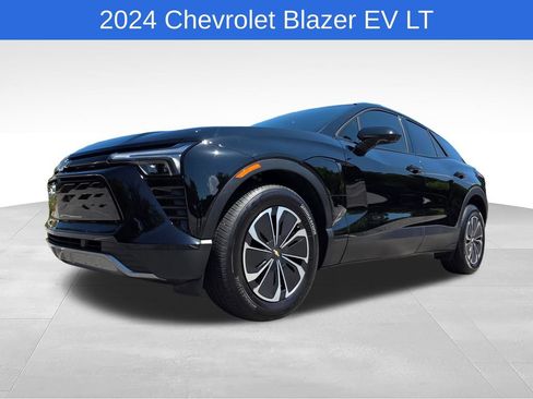 Used 2024 Chevrolet Blazer EV LT AWD/4WD image 10