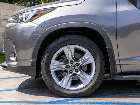 Used 2019 Toyota Highlander Limited AWD/4WD image 39