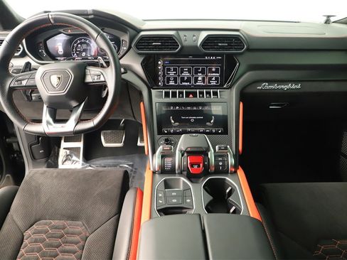 Used 2022 Lamborghini Urus image 18