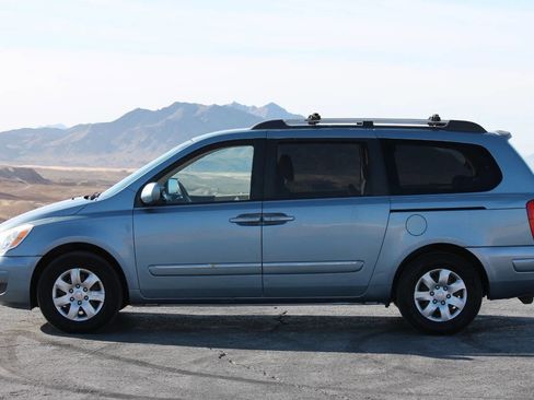 Used 2007 Hyundai Entourage GLS image 4