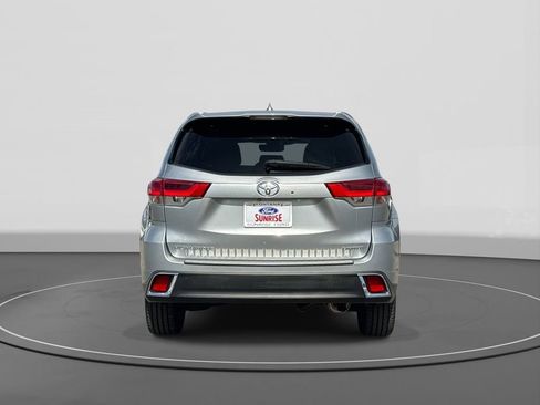 Used 2018 Toyota Highlander Limited Platinum w/ Carpet Mat Package (TMS) image 6