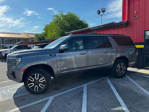 Used 2021 GMC Yukon XL AT4 w/ AT4 Premium Plus Package AWD/4WD image 3