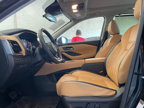 Certified 2023 Nissan Rogue Platinum FWD image 10