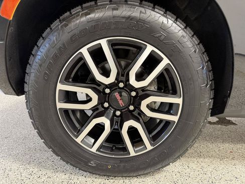 Used 2021 GMC Yukon XL AT4 w/ AT4 Premium Plus Package AWD/4WD image 11