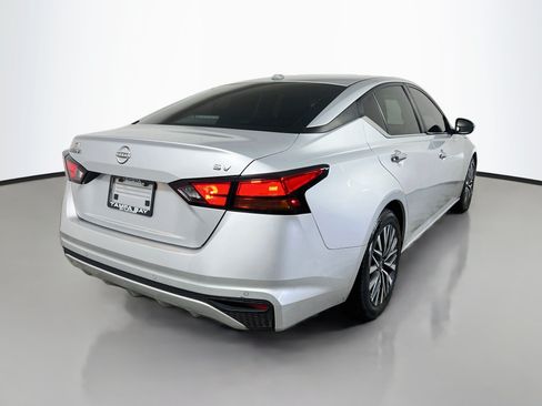 Used 2023 Nissan Altima 2.5 SV FWD image 4