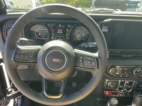 New 2025 Jeep Wrangler Unlimited Rubicon image 23