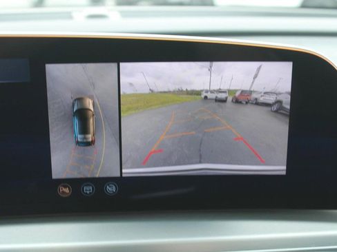 Used 2025 Cadillac Lyriq Luxury w/ LPO, Floor Liner Package AWD/4WD image 20