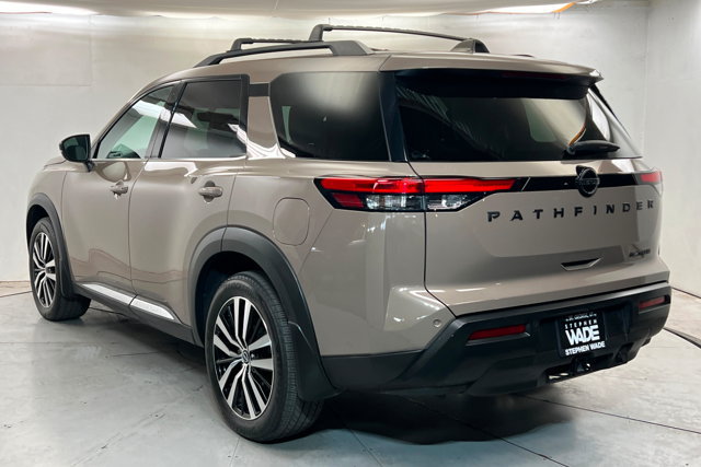 Certified 2023 Nissan Pathfinder Platinum FWD image 3
