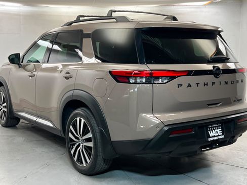 Certified 2023 Nissan Pathfinder Platinum FWD image 3