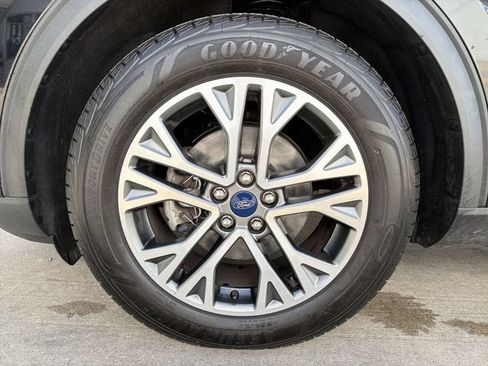 Used 2021 Ford Escape SEL w/ Technology Package FWD image 12