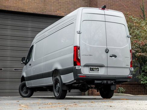 Used 2025 Mercedes-Benz Sprinter 2500 image 2