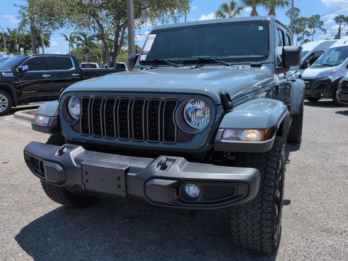 Used 2025 Jeep Gladiator Sport AWD/4WD image 9