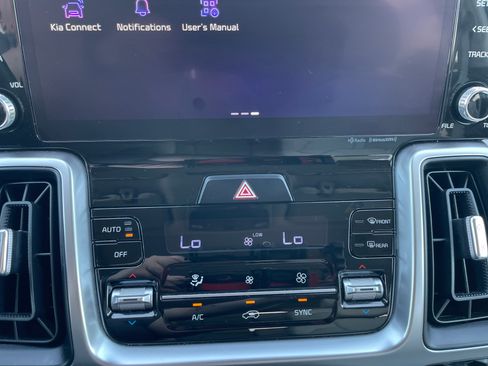 Used 2023 Kia Sorento S w/ Panoramic Sunroof Package AWD/4WD image 36