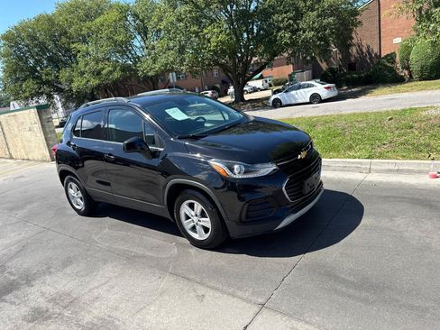 Used 2018 Chevrolet Trax LT FWD image 2