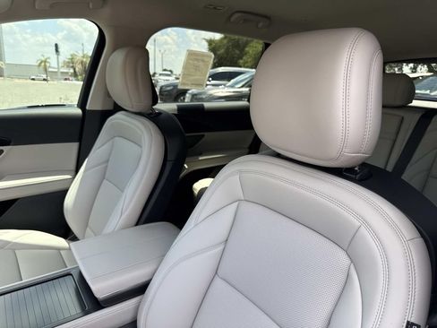 New 2026 Lincoln Nautilus Premier AWD/4WD image 21
