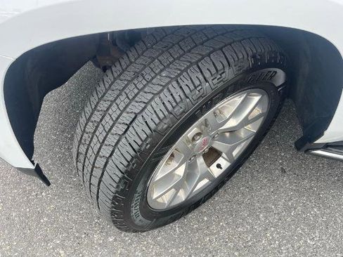 Used 2019 GMC Yukon SLE w/ SLE Value Package AWD/4WD image 4