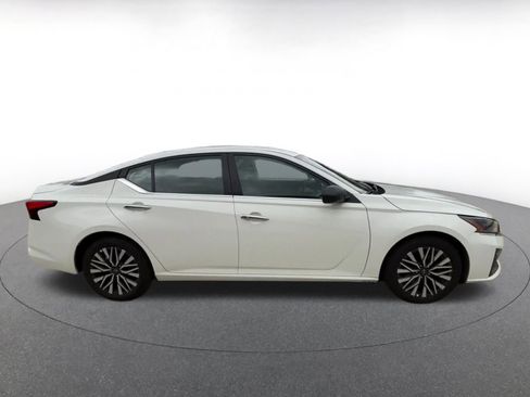 Used 2025 Nissan Altima 2.5 SV FWD image 16