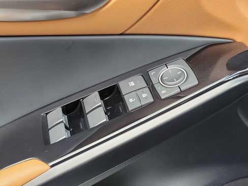 Used 2025 Lexus IS 350 F Sport RWD image 18