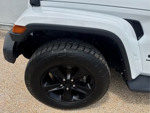 Used 2021 Jeep Wrangler Unlimited Sahara AWD/4WD image 12